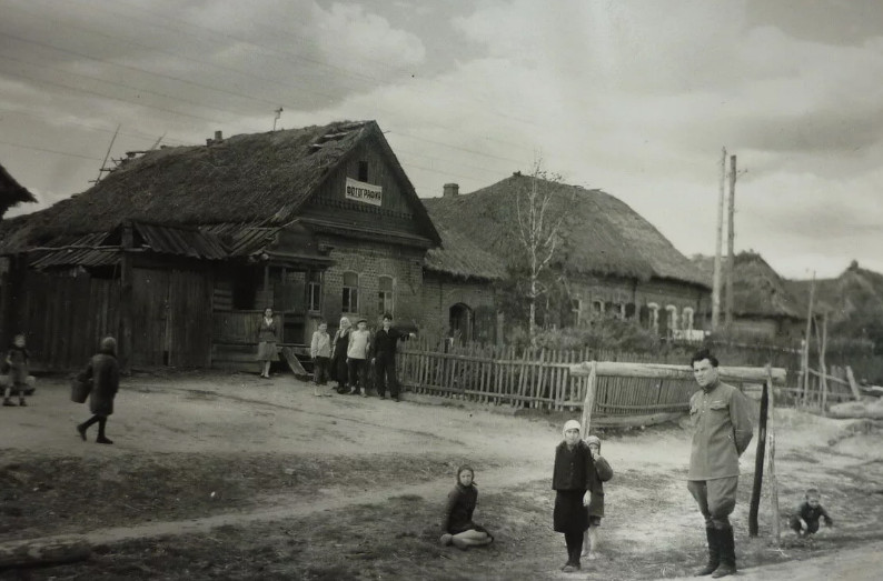 Кончилась война. На окраине городка